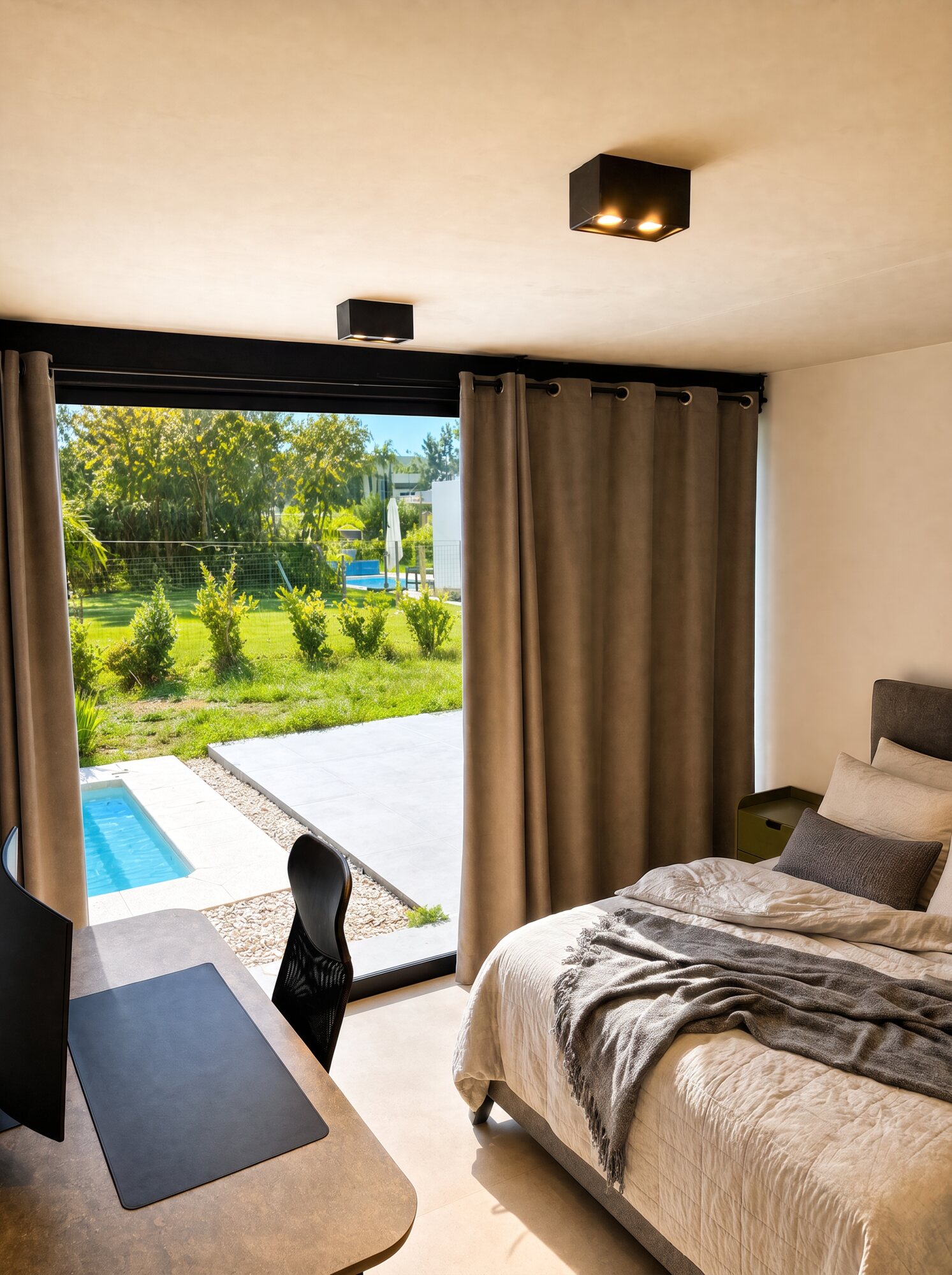 Habitación queen con vista a la piscina