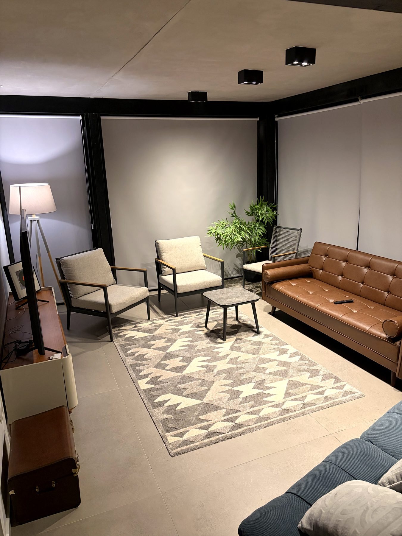 Sala de TV y juegos con sofás-cama